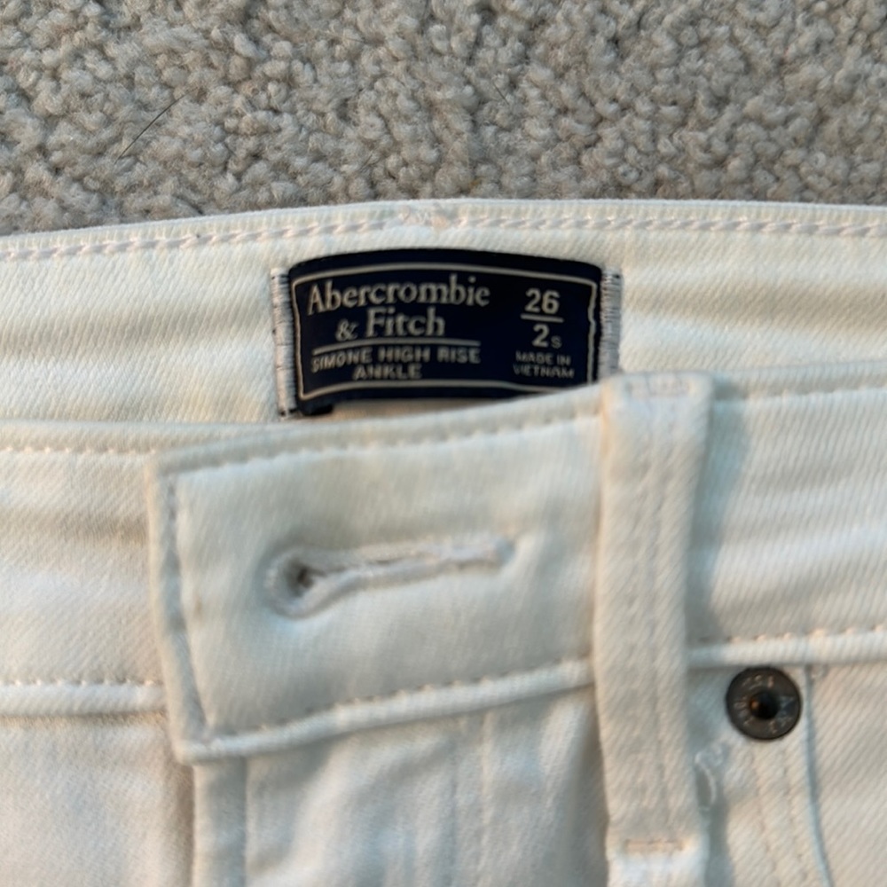 White Abercrombie jeans